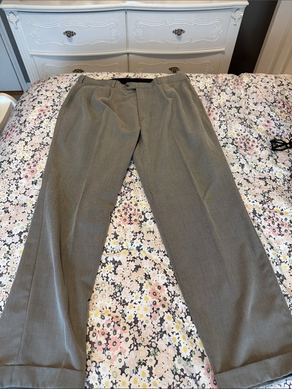 Men's Tailored Dress Pants in Olive